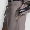 Pantalones cortos de chándal de talle alto con logo en la cintura Pantalones cortos de chándal de talle alto con logo en la cintura