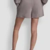 Pantalones cortos de chándal de talle alto con logo en la cintura Pantalones cortos de chándal de talle alto con logo en la cintura