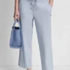 Pantalones cortos de talle alto con logotipo metálico en burbujas Pantalones cortos de talle alto con logotipo metálico en burbujas