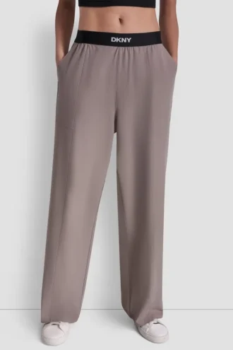 Pantalones de talle alto con logo en la cintura y pierna ancha