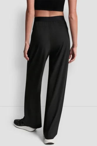 Pantalones de talle alto con logo en la cintura y pierna ancha