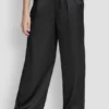 Pantalones de talle alto con pliegues y pierna ancha Pantalones de talle alto con pliegues y pierna ancha