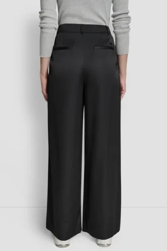 Pantalones de talle alto con pliegues y pierna ancha