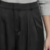 Pantalones de talle alto con pliegues y pierna ancha Pantalones de talle alto con pliegues y pierna ancha