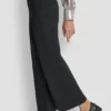 Pantalones de talle alto, corte cropped y pierna ancha Pantalones de talle alto, corte cropped y pierna ancha