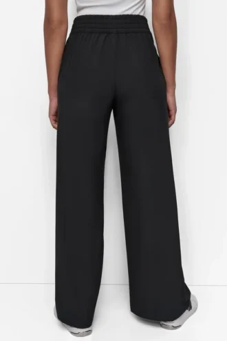 Pantalones de talle alto y pierna ancha