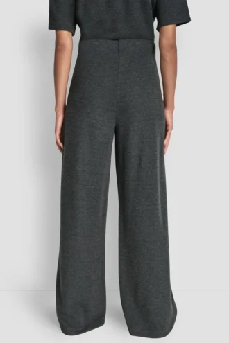Pantalones de talle alto y pierna ancha