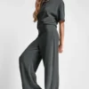 Pantalones de talle alto y pierna ancha Pantalones de talle alto y pierna ancha