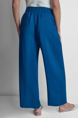 Pantalones de talle medio y pierna ancha