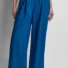 Pantalones de talle medio y pierna ancha Pantalones de talle medio y pierna ancha