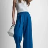 Pantalones de talle medio y pierna ancha Pantalones de talle medio y pierna ancha
