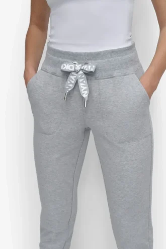 Pantalones Jogger de talle alto con cordón y logotipo en dos tonos