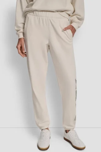 Pantalones jogger de talle alto con logo universitario de pedrería en relieve con corte holgado