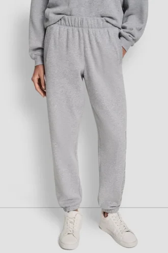 pantalones jogger de talle alto con logo universitario de pedrera en relieve con corte holgado 1 2 330x495 - Pantalones jogger de talle alto con logo universitario de pedrer&iacute;a en relieve con corte holgado