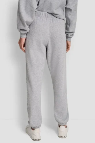 pantalones jogger de talle alto con logo universitario de pedrera en relieve con corte holgado 2 2 330x495 - Pantalones jogger de talle alto con logo universitario de pedrer&iacute;a en relieve con corte holgado
