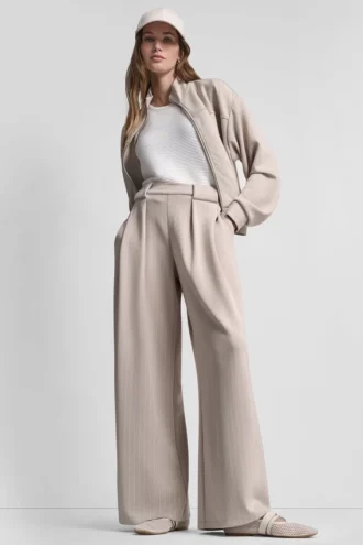 Pantalones plisados a rayas Pantalones plisados a rayas