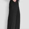 Pantalones sin cremallera de pierna ancha con costuras Pantalones sin cremallera de pierna ancha con costuras
