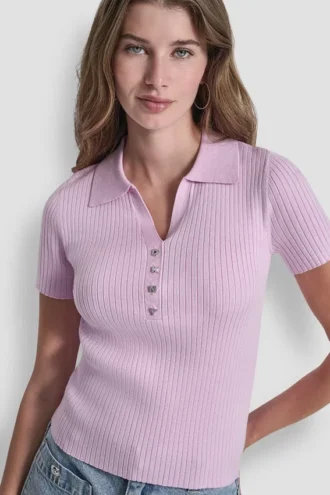 Polo acanalado con botones de pedrería