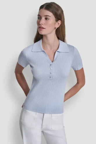 Polo acanalado con botones de pedrería
