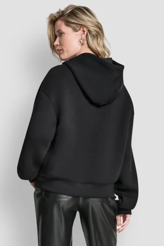 Sudadera con capucha de neopreno y logotipo en relieve