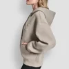 Sudadera con capucha de neopreno y logotipo en relieve Sudadera con capucha de neopreno y logotipo en relieve