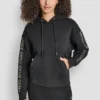 Sudadera con capucha y logo de pedrería en las mangas con corte holgado Sudadera con capucha y logo de pedrería en las mangas con corte holgado