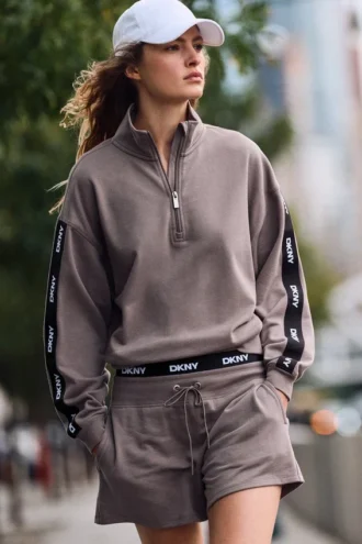 Sudadera con logo y cremallera de un cuarto