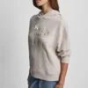 Sudadera DKNY Vaqueros con logotipo bordado en satén y puntada de cadena Sudadera DKNY Vaqueros con logotipo bordado en satén y puntada de cadena