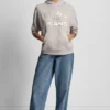Sudadera DKNY Vaqueros con logotipo bordado en satén y puntada de cadena Sudadera DKNY Vaqueros con logotipo bordado en satén y puntada de cadena