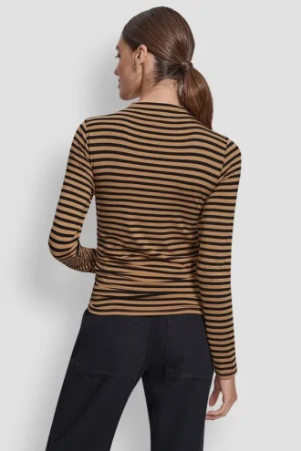Top de manga larga con cuello alto y fruncido lateral con Pedrería