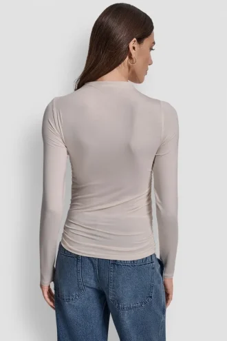 Top de manga larga con cuello alto y fruncido lateral con Pedrería