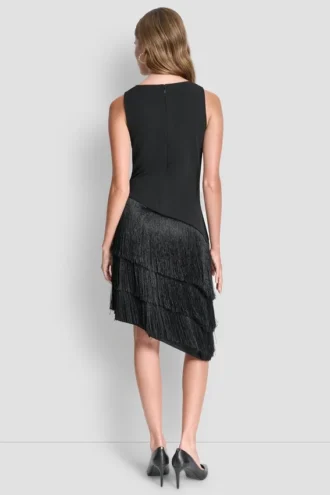 Vestido asimétrico con flecos