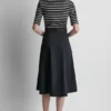 Vestido camisero midi ajustado y acampanado Vestido camisero midi ajustado y acampanado