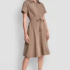 Vestido camisero midi ajustado y acampanado Vestido camisero midi ajustado y acampanado