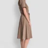 Vestido camisero midi ajustado y acampanado Vestido camisero midi ajustado y acampanado
