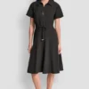 Vestido camisero midi ajustado y acampanado