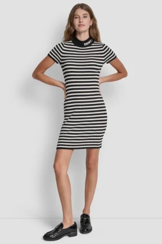 Vestido con cuello alto, rayas de Lúrex y logotipo