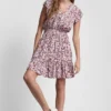 Vestido con cuello en V y cintura fruncida Vestido con cuello en V y cintura fruncida