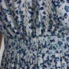 Vestido con cuello en V y cintura fruncida Vestido con cuello en V y cintura fruncida
