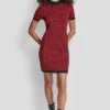 Vestido corto de cuello alto con mangas de ballet y estampado jacquard con logotipo Vestido corto de cuello alto con mangas de ballet y estampado jacquard con logotipo