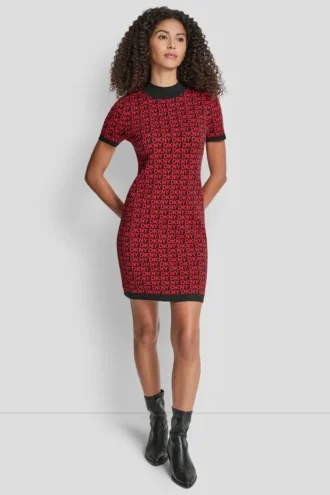 Vestido corto de cuello alto con mangas de ballet y estampado jacquard con logotipo Vestido corto de cuello alto con mangas de ballet y estampado jacquard con logotipo