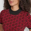 Vestido corto de cuello alto con mangas de ballet y estampado jacquard con logotipo Vestido corto de cuello alto con mangas de ballet y estampado jacquard con logotipo