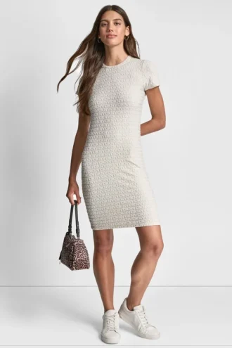Vestido de cuello redondo con estampado jacquard del logotipo