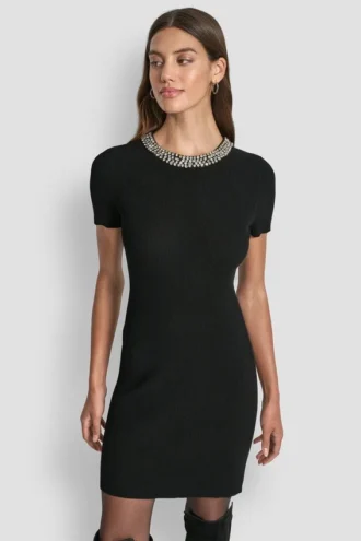 Vestido de manga corta con adornos