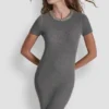 Vestido de manga corta con adornos Vestido de manga corta con adornos