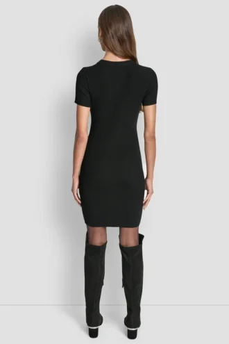 Vestido de manga corta con adornos