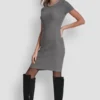 Vestido de manga corta con adornos Vestido de manga corta con adornos