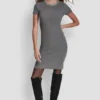 Vestido de manga corta con adornos Vestido de manga corta con adornos