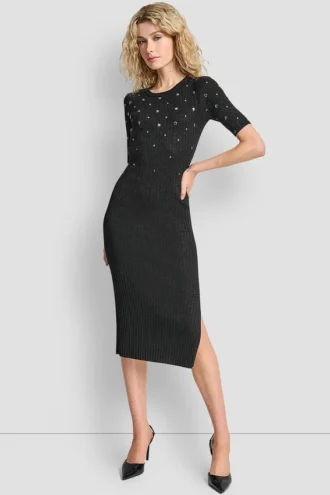 Vestido de sudadera con tachuelas por toda la prenda