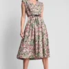 Vestido midi ajustado y acampanado con estampado floral Vestido midi ajustado y acampanado con estampado floral